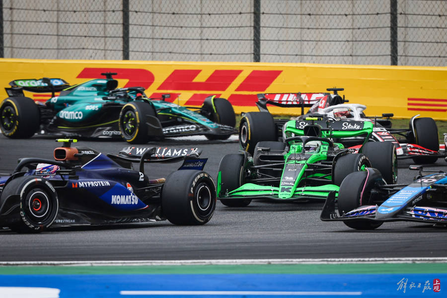 雷诺车队碾压索伯车队，佩雷兹点燃赛场