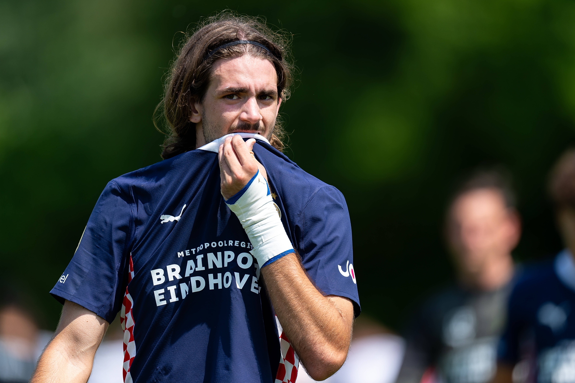 波兰险胜丹麦，莱万带队取胜