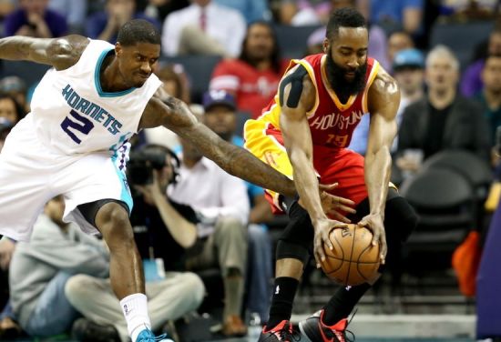 新疆队完胜深圳队,哈登带队取胜 新疆队完胜深圳队,哈登带队取胜