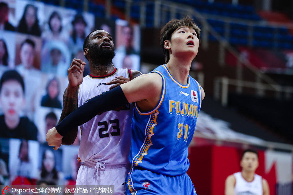 福建队轻取山西队，塔图姆统治全场
