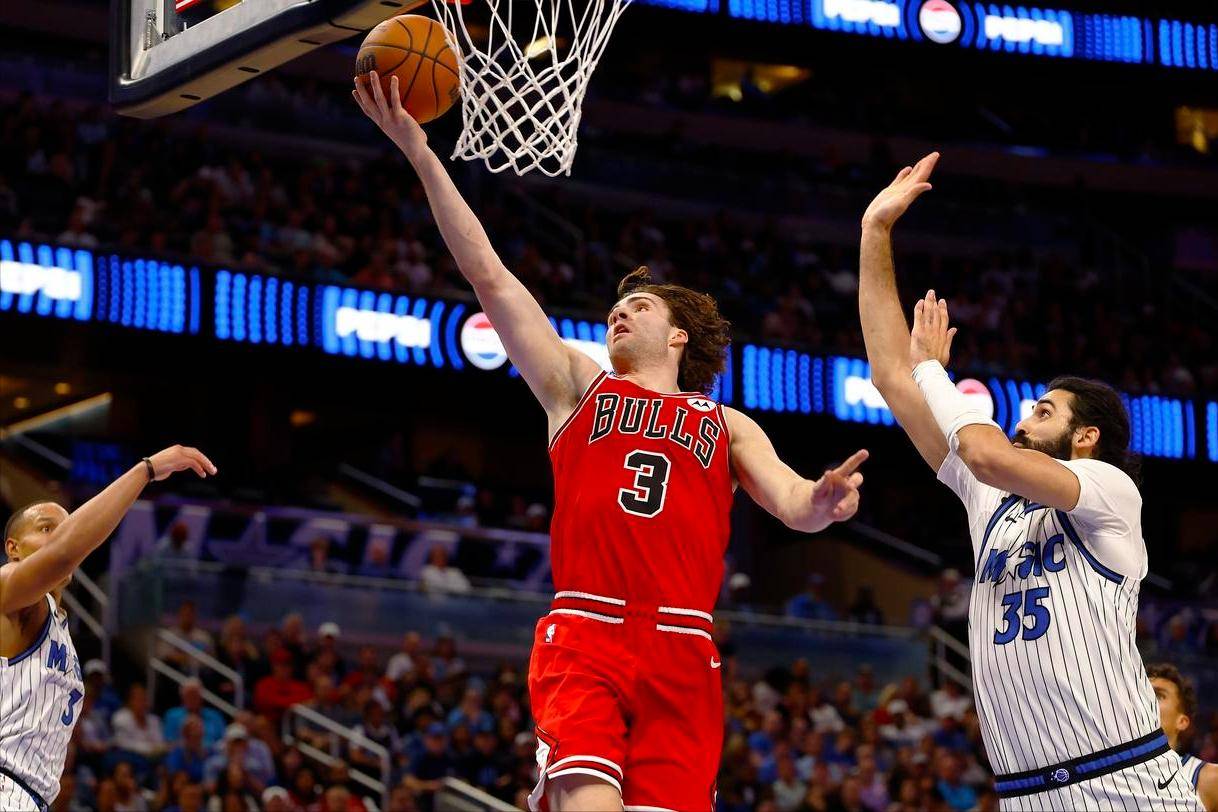 公牛翻盘深圳队，范弗利特刷新纪录