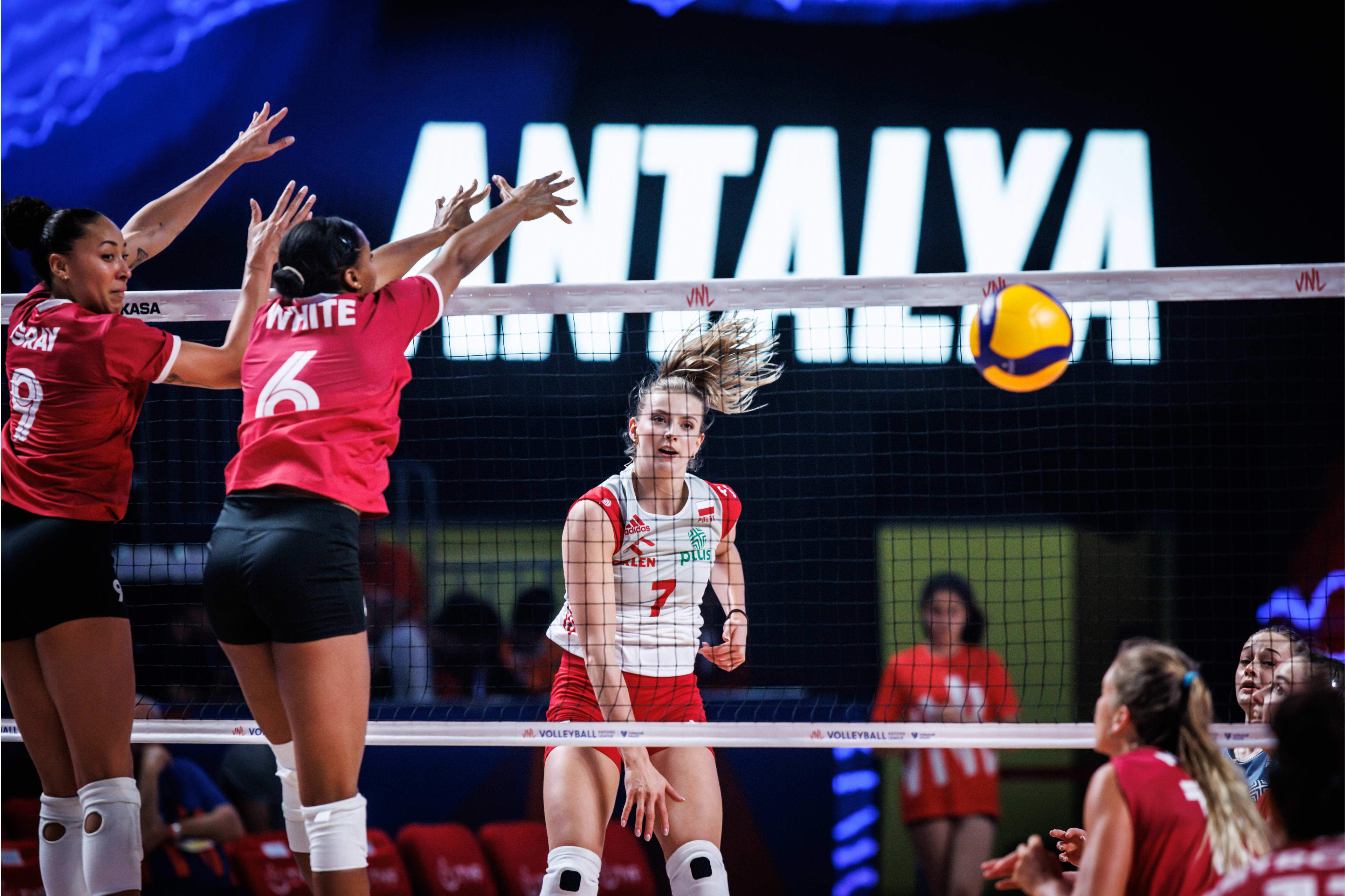 中国队鏖战奥地利队,波尔扛起全队 中国队鏖战奥地利队,波尔扛起全队