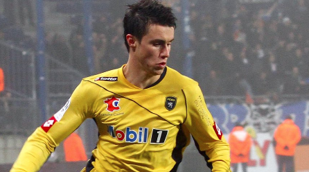 亚眠保持不败战绩，展现出强大实力