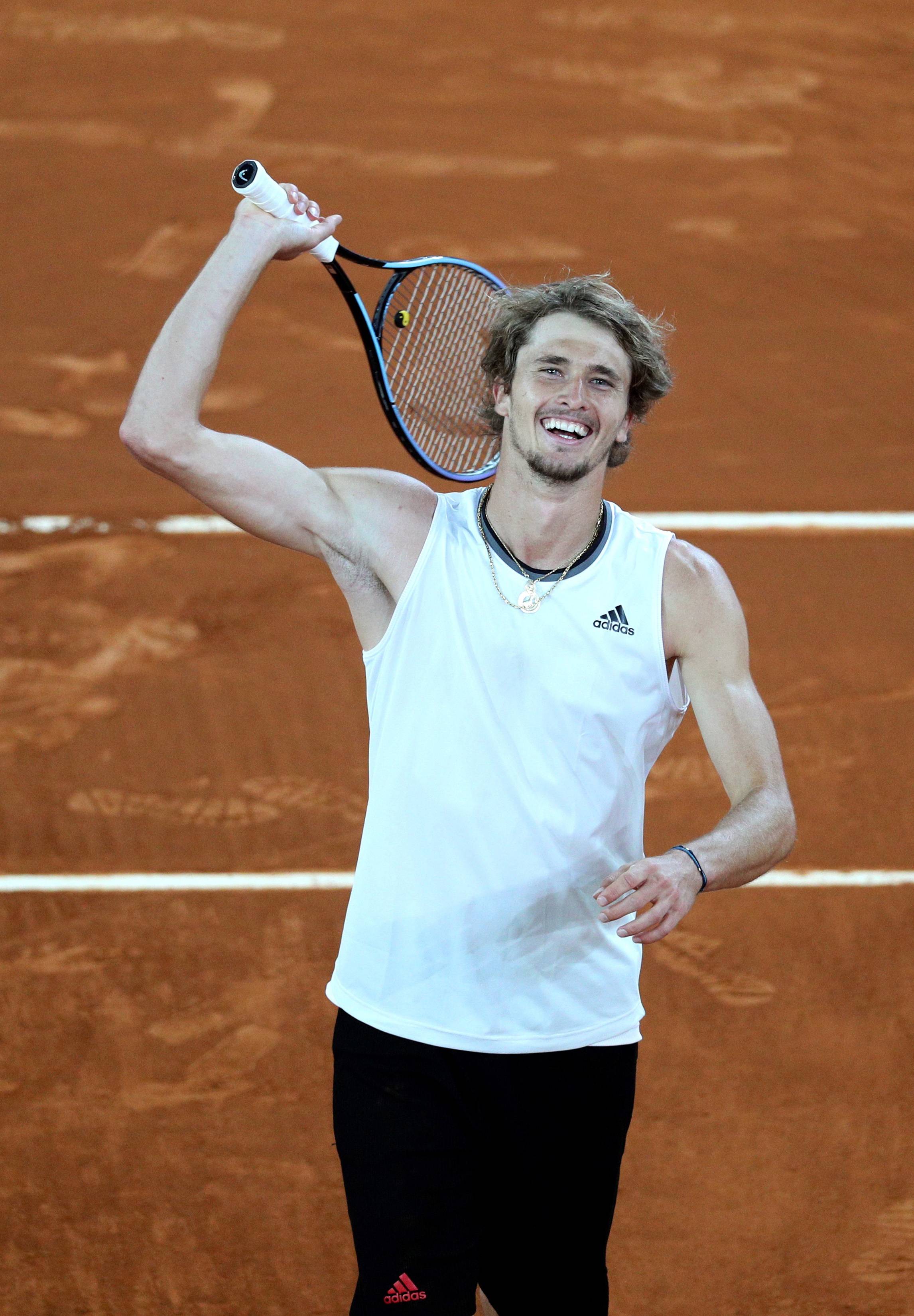 欧洲网球队逆转德国网球队，兹维列夫完成帽子戏法