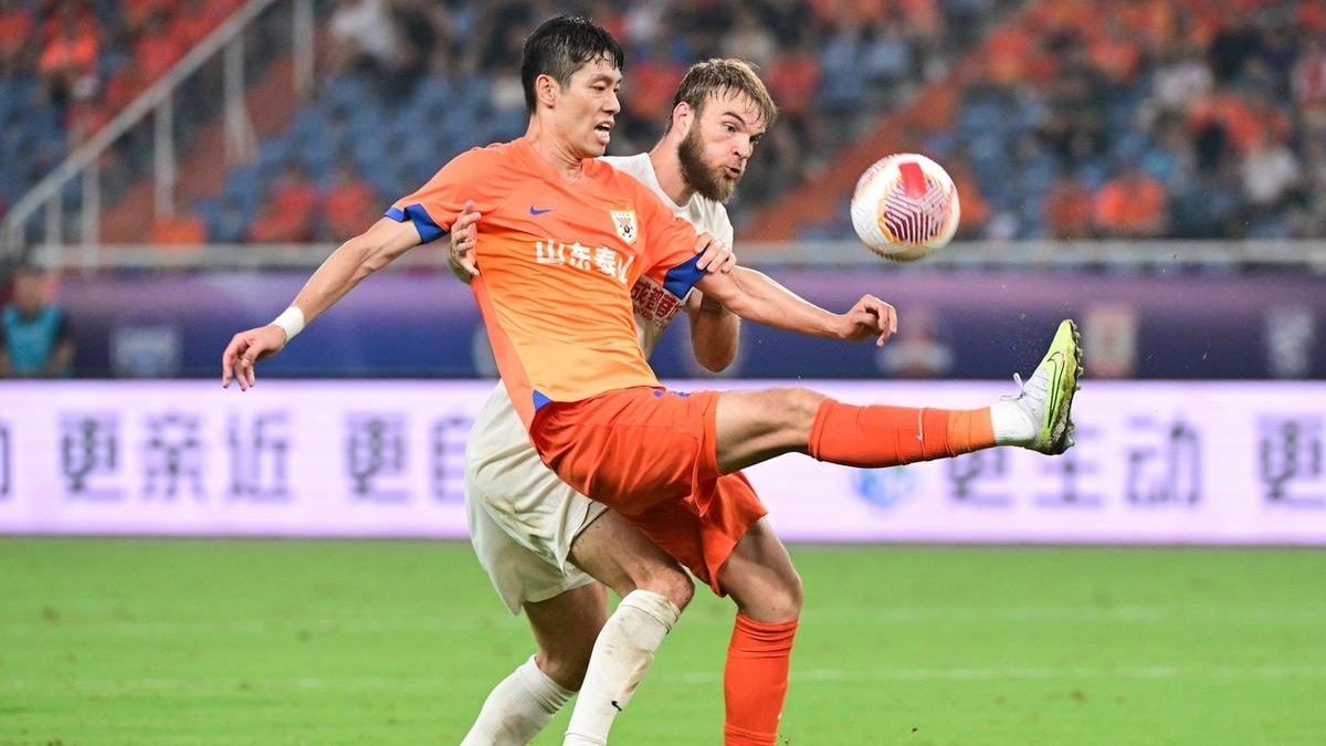 联赛领头球队再战一城,与对手难分伯仲 联赛领头球队再战一城,与对手难分伯仲