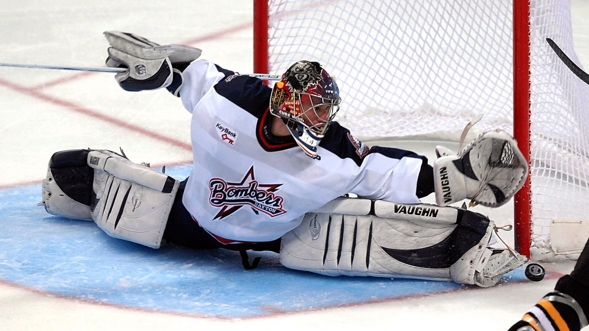 南粤铁壁锁骄阳，布克东决关键战接管，广东精神闪耀NBA