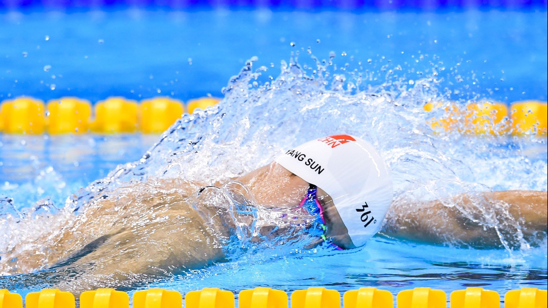 赛道上的绝对主宰，拉塞尔统治全场，迈凯伦完胜索伯车队